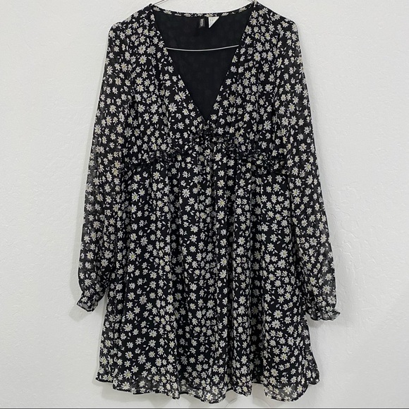 Divided Women’s S Black Daisy Floral Flare V Neck Dress Mini Long Sleeve - Picture 1 of 6
